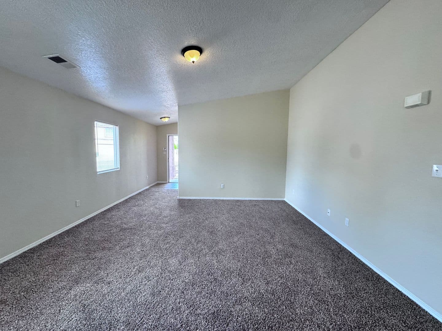 Los Lunas House: 671 Purple Aster Ave SW