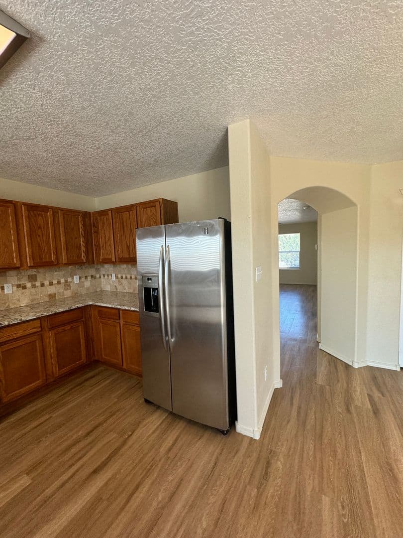 Los Lunas House: 670 Purple Aster Ave SW