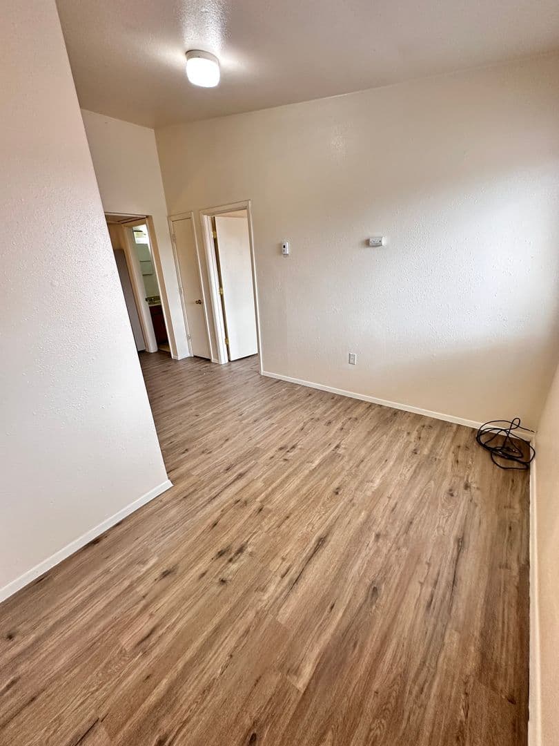 Albuquerque Apartment: 3800 Flora Vista Ave SW