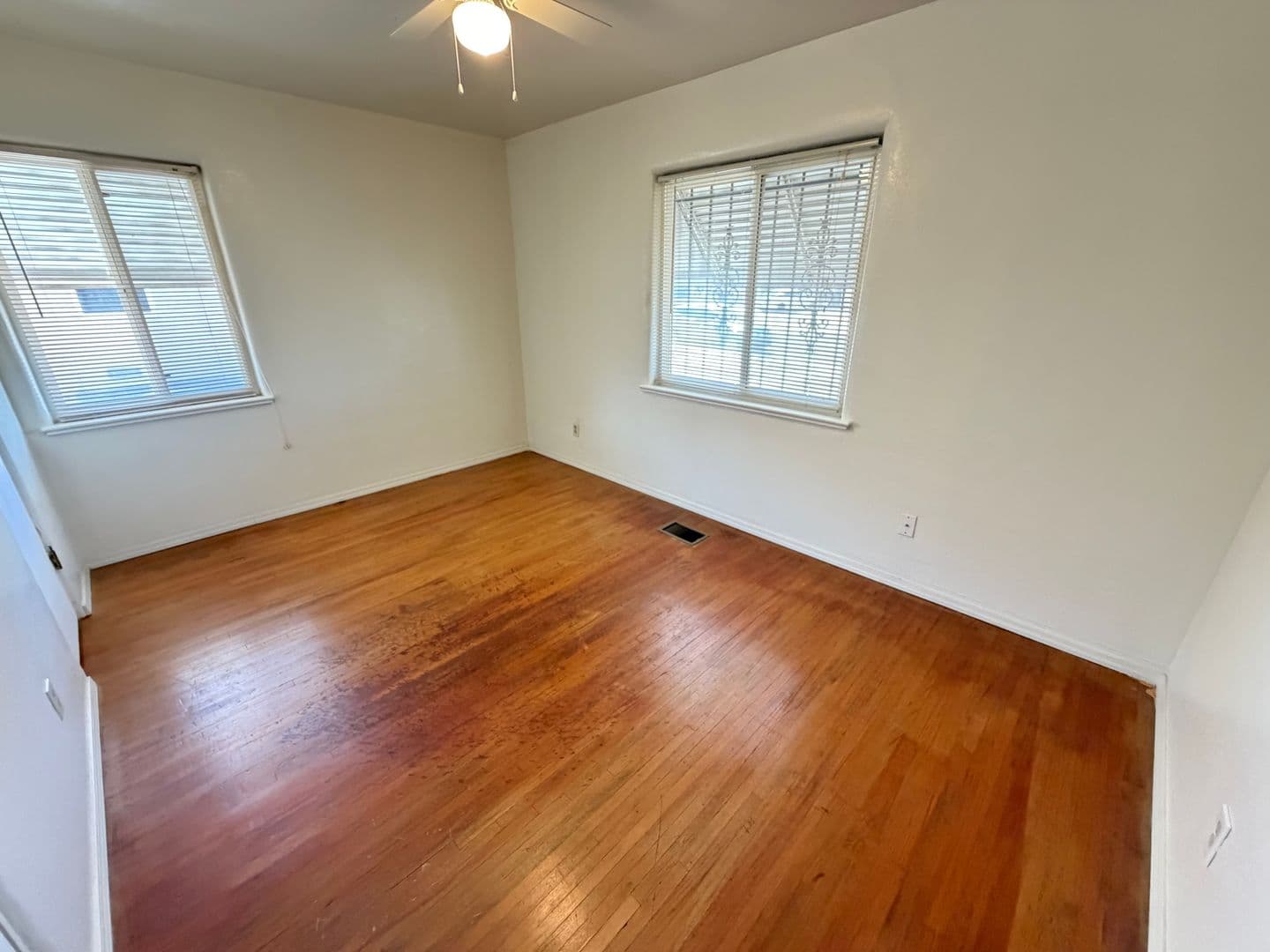 Albuquerque Apartment: 6104 Zuni Road SE