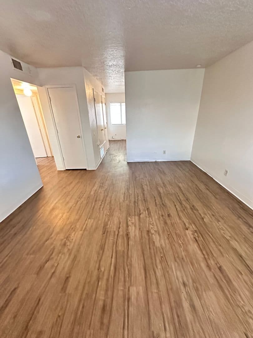 Albuquerque Apartment: 3618 Lafayette Drive Ne