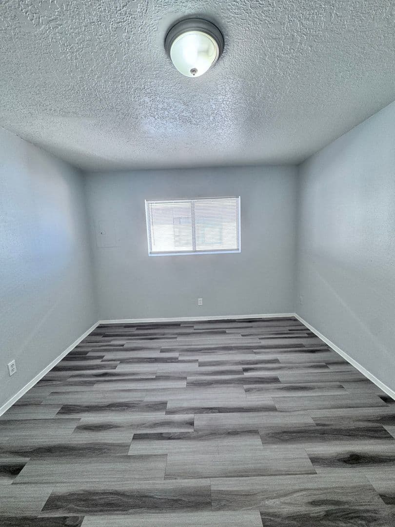 Los Lunas Apartment: 250 Village Dr