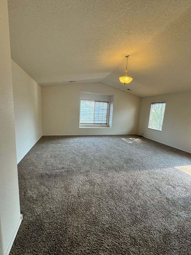 Los Lunas House: 520 Rain Lily Road SW