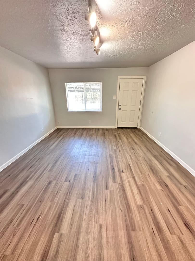 Albuquerque Apartment: 210 Cornell Drive SE