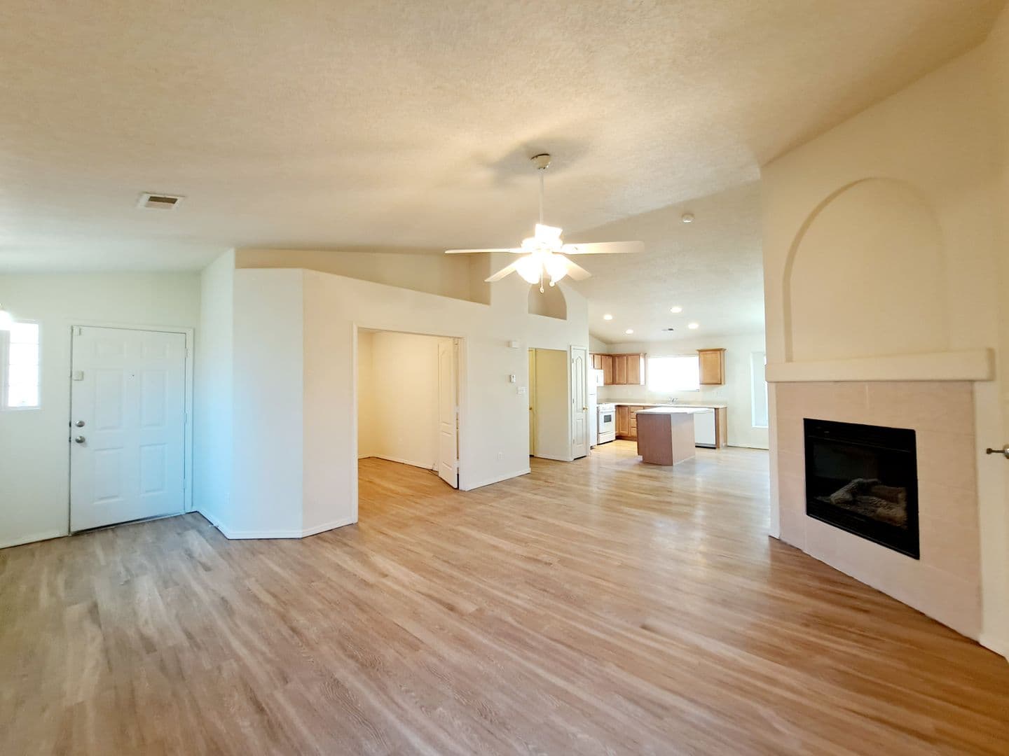 Los Lunas House: 750 Blue Sage Ave SW