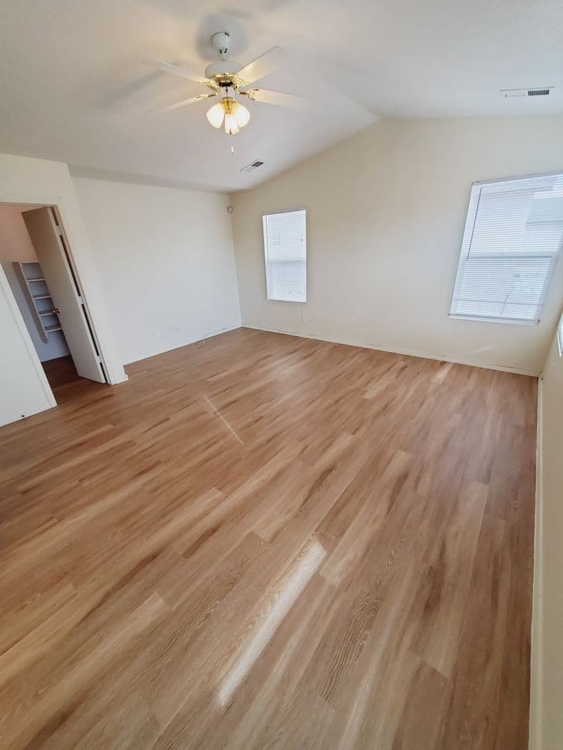Los Lunas House: 631 Rain Lily