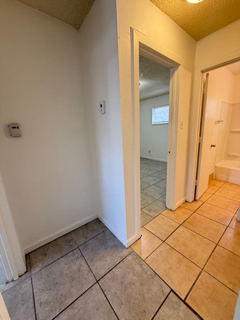 Albuquerque Apartment: 3417 Thaxton Ave SE