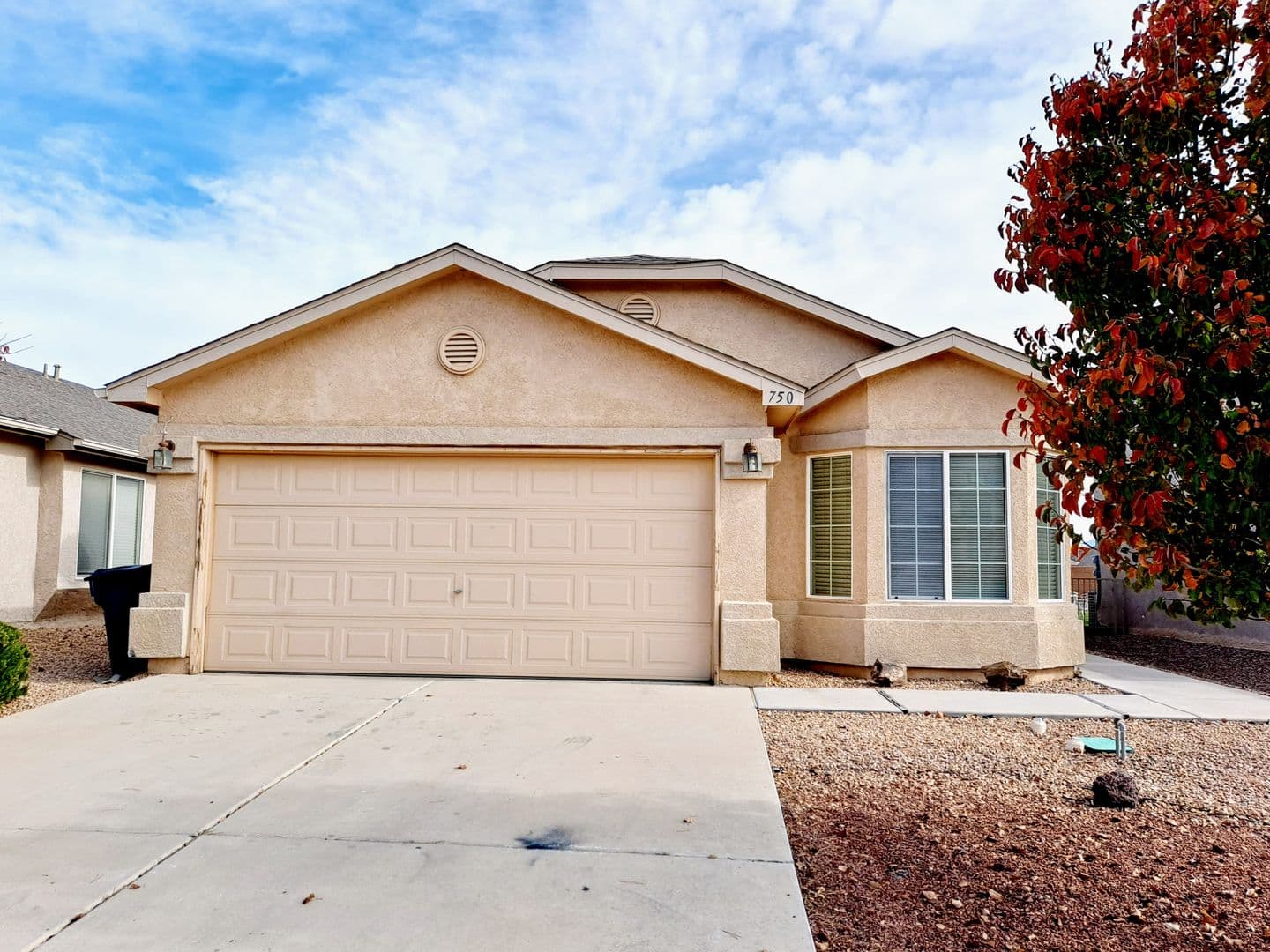 Los Lunas House: 750 Blue Sage Ave SW