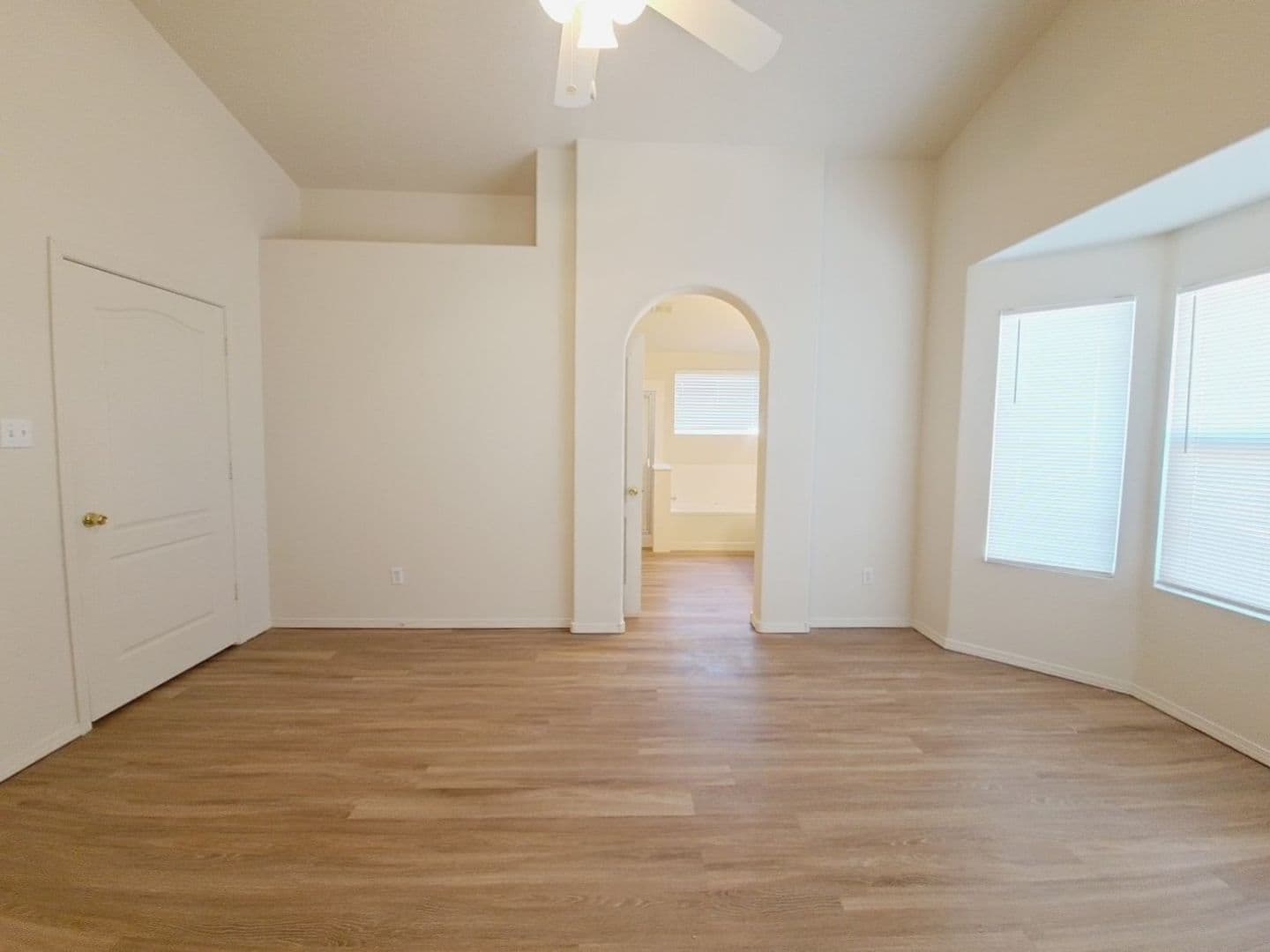 Los Lunas House: 750 Blue Sage Ave SW