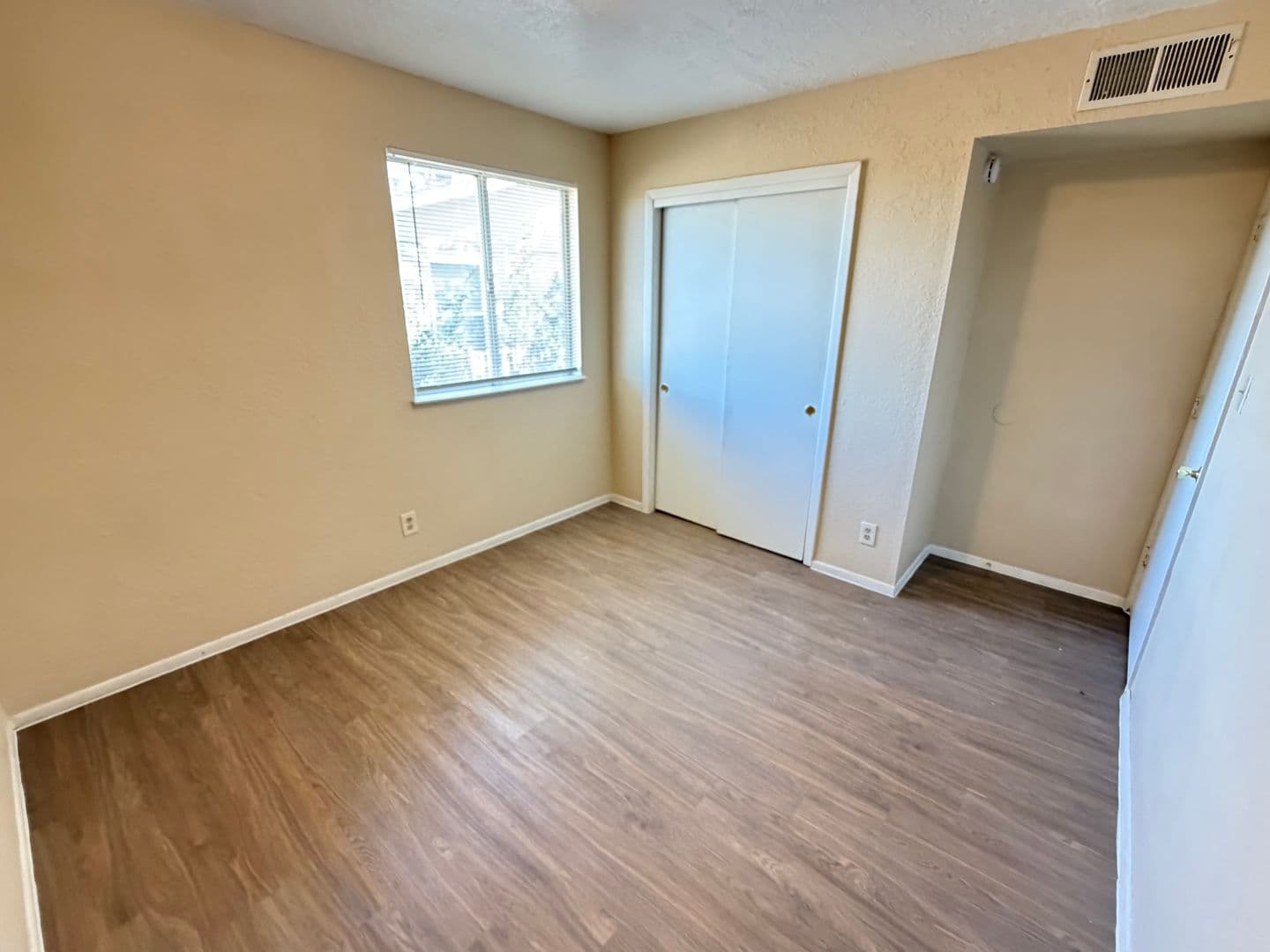 Rio Rancho Apartment: 507 Vancouver Road SE