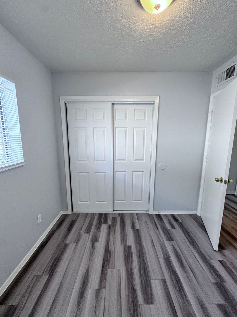 Los Lunas Apartment: 250 Village Dr