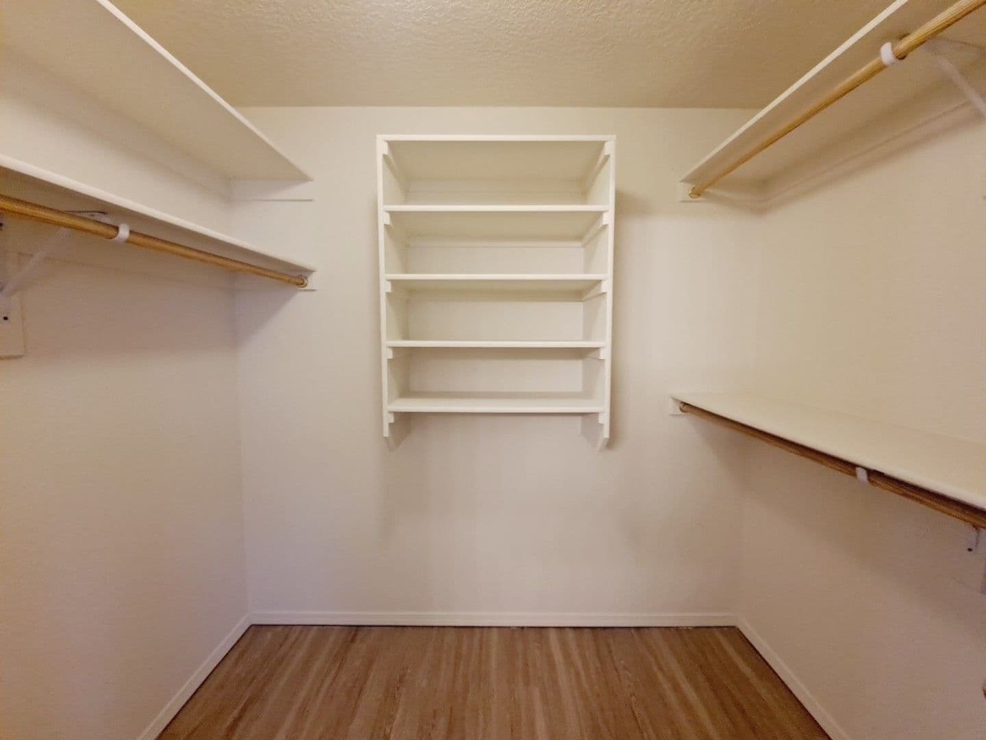 Los Lunas House: 750 Blue Sage Ave SW