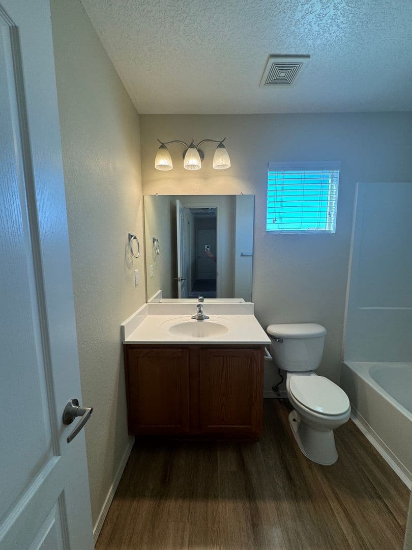 Los Lunas House: 670 Purple Aster Ave SW
