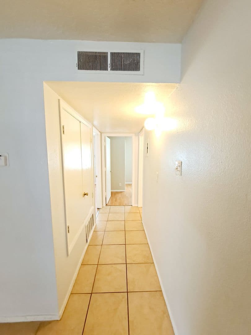Albuquerque Apartment: 131 Tennessee St Se