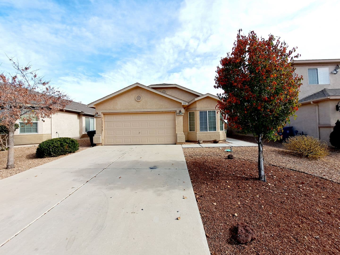 Los Lunas House: 750 Blue Sage Ave SW