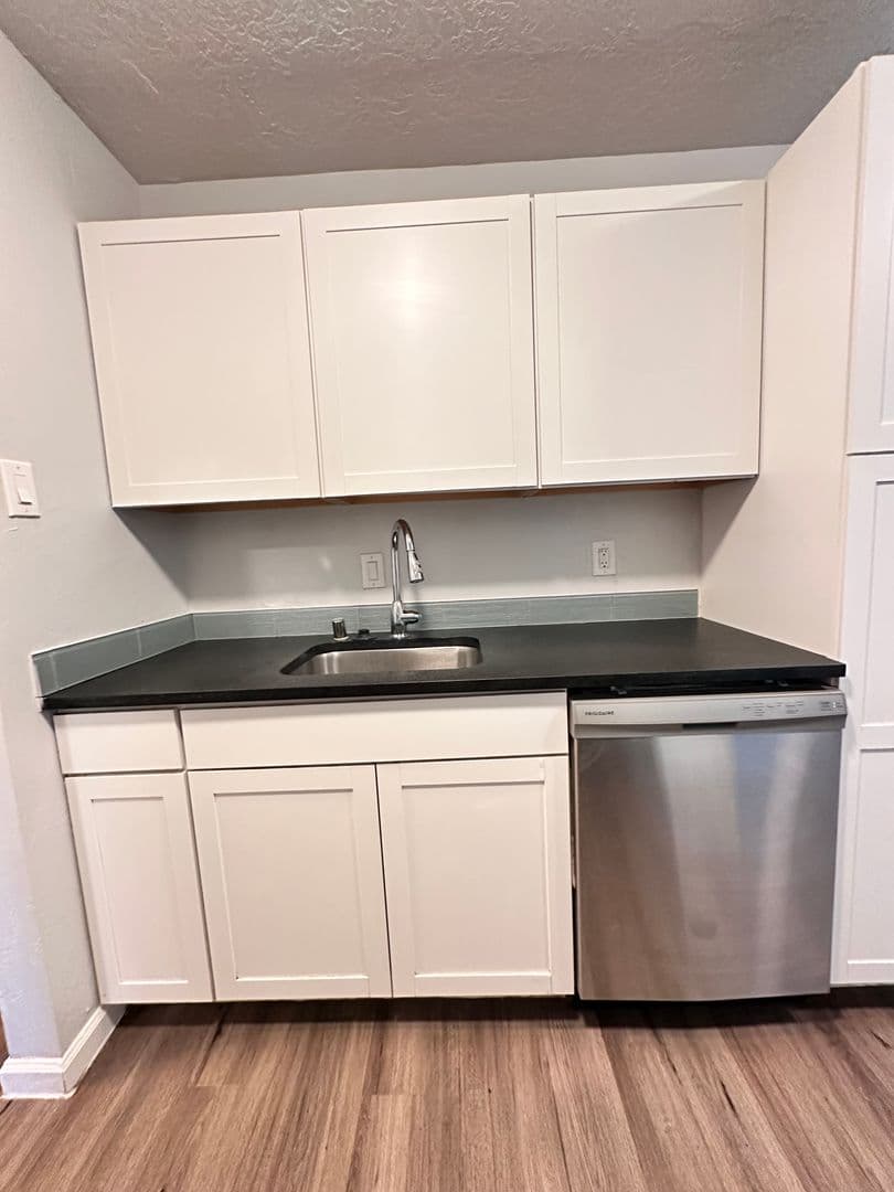 Albuquerque Apartment: 210 Cornell Drive SE