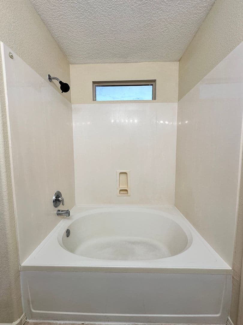 Los Lunas House: 790 Purple Aster Avenue SW