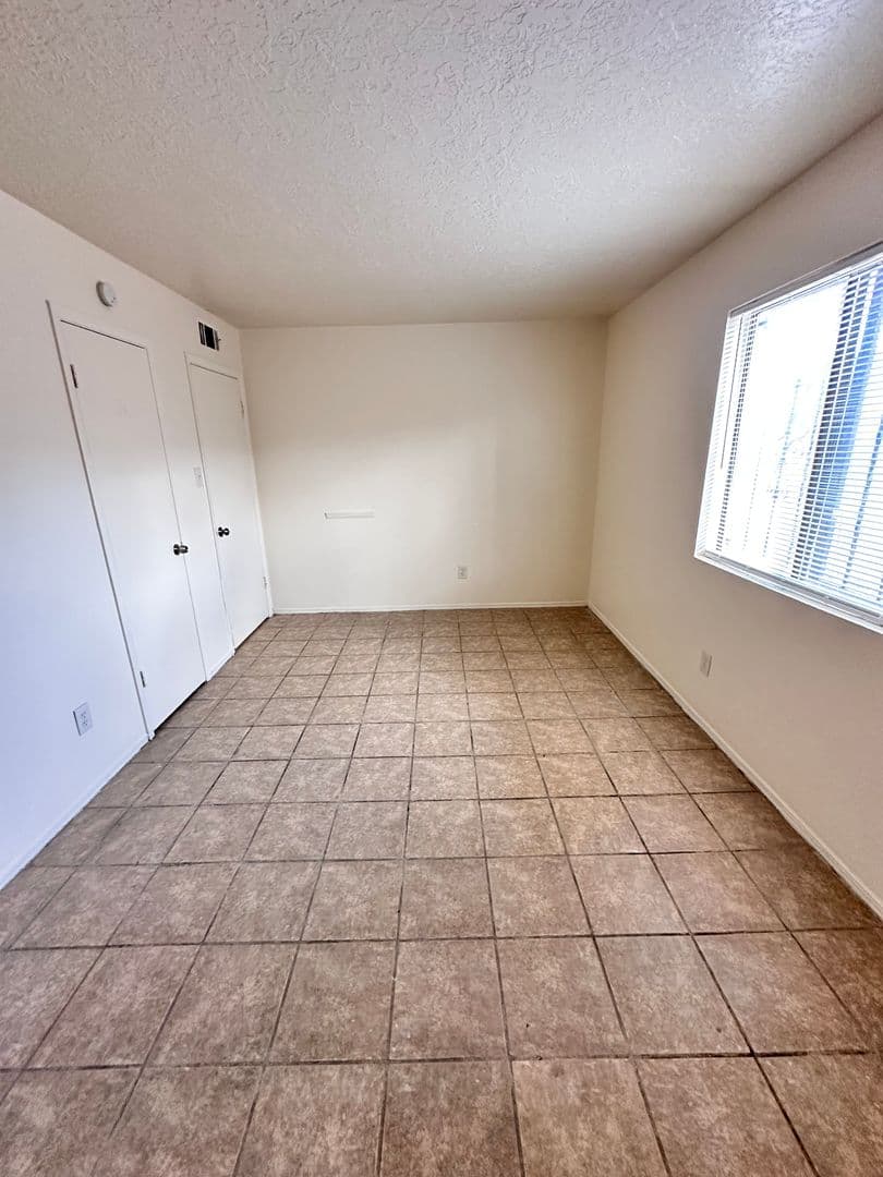 Albuquerque Apartment: 3800 Flora Vista Ave SW
