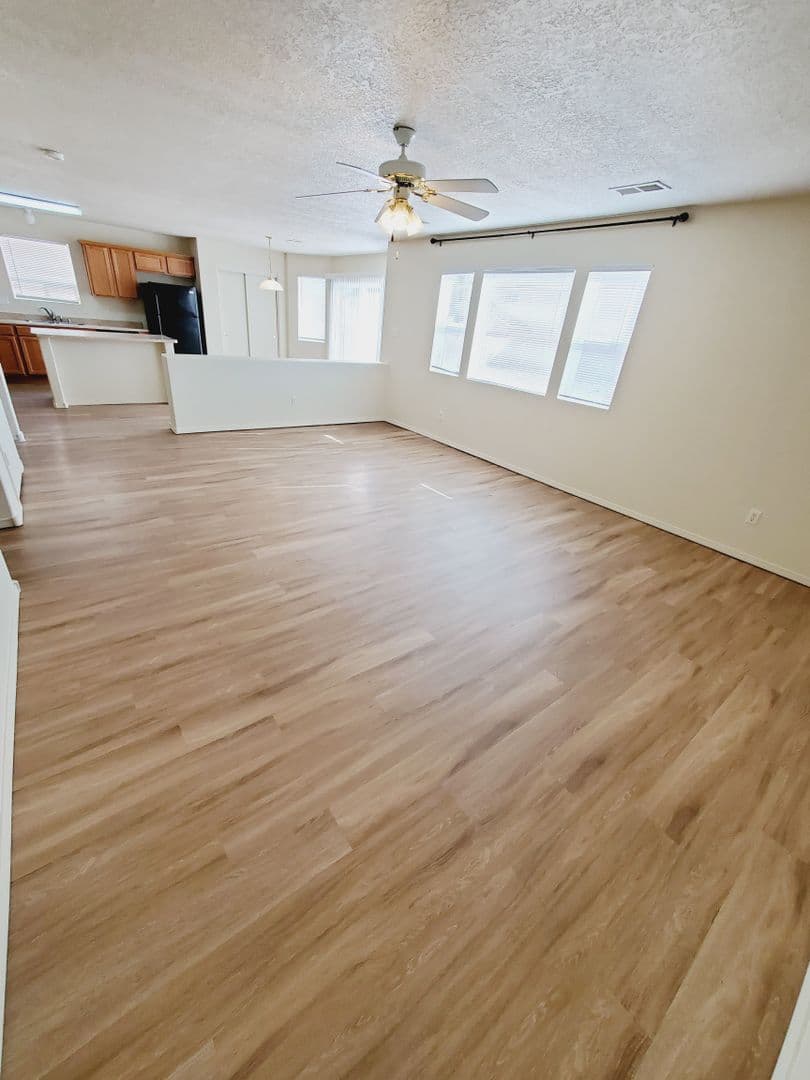 Los Lunas House: 631 Rain Lily