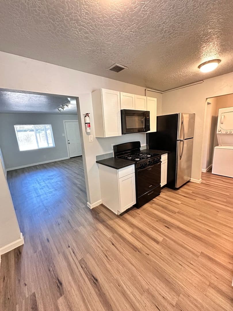 Albuquerque Apartment: 210 Cornell Drive SE