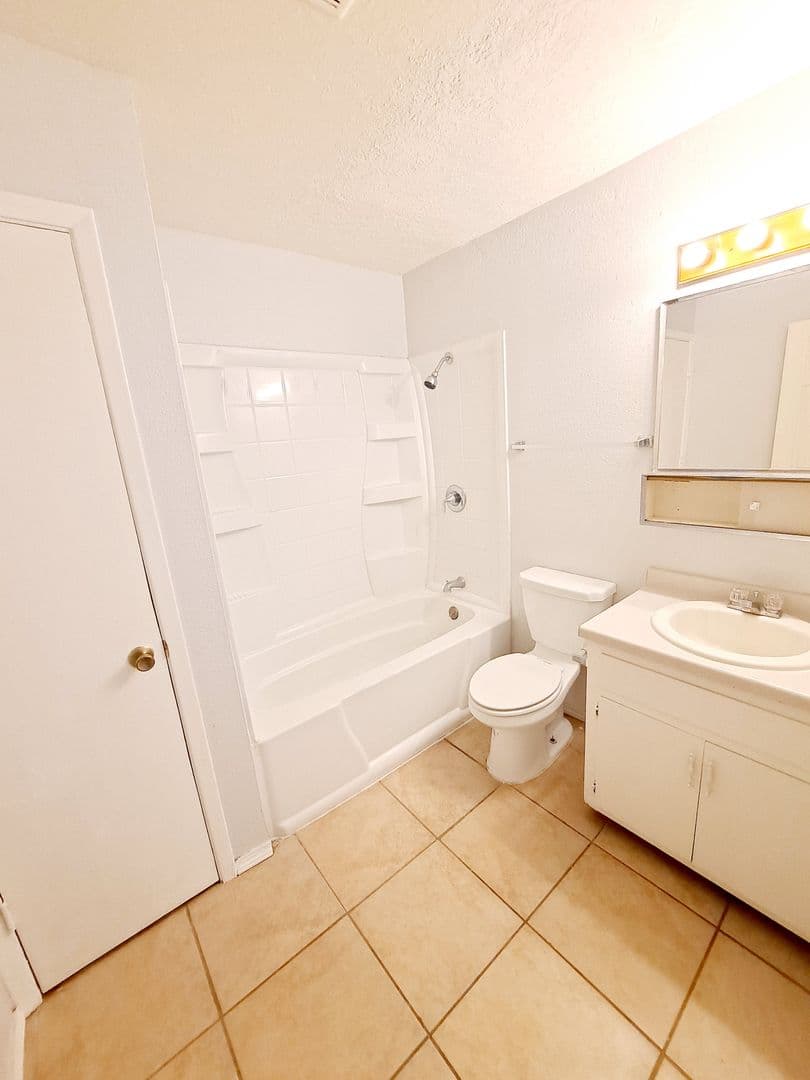 Albuquerque Apartment: 131 Tennessee St Se