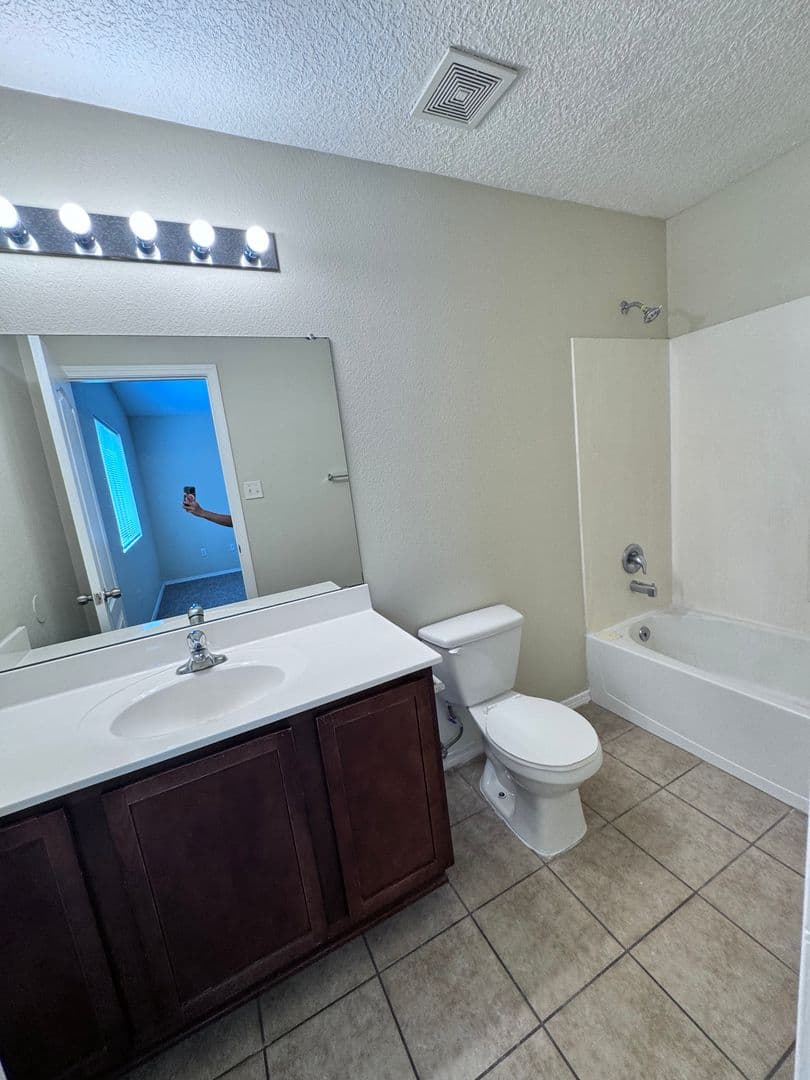 Los Lunas House: 671 Purple Aster Ave SW