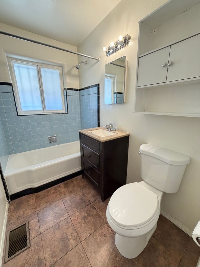 Albuquerque Apartment: 6104 Zuni Road SE