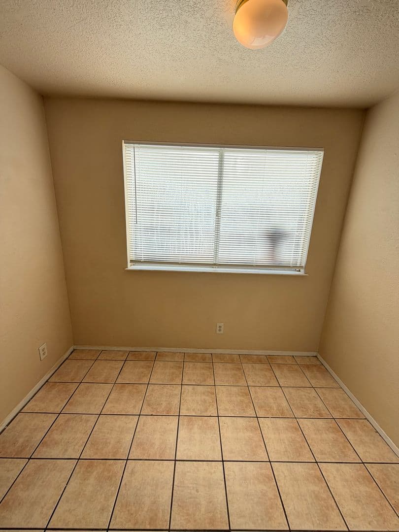 Rio Rancho Apartment: 507 Vancouver Road SE