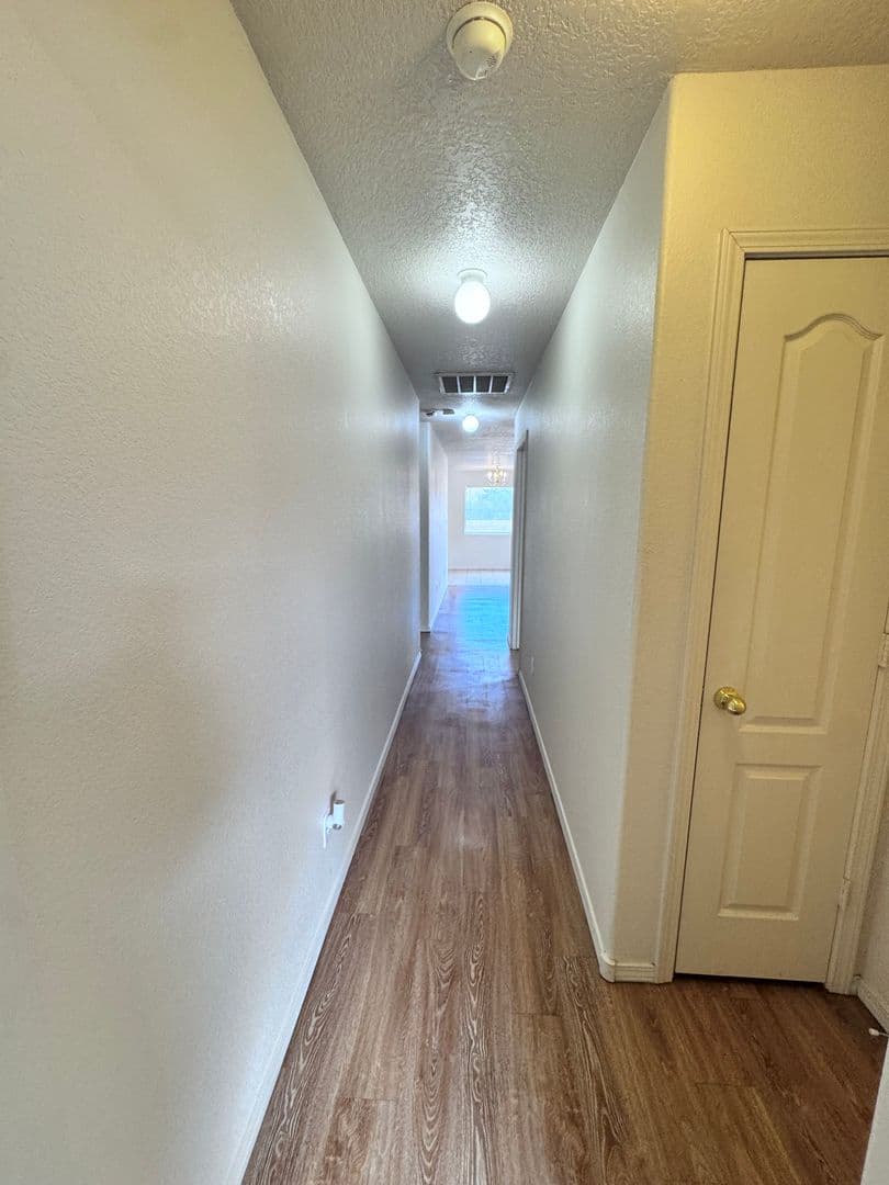 Los Lunas House: 720 Bear Grass Ave SW