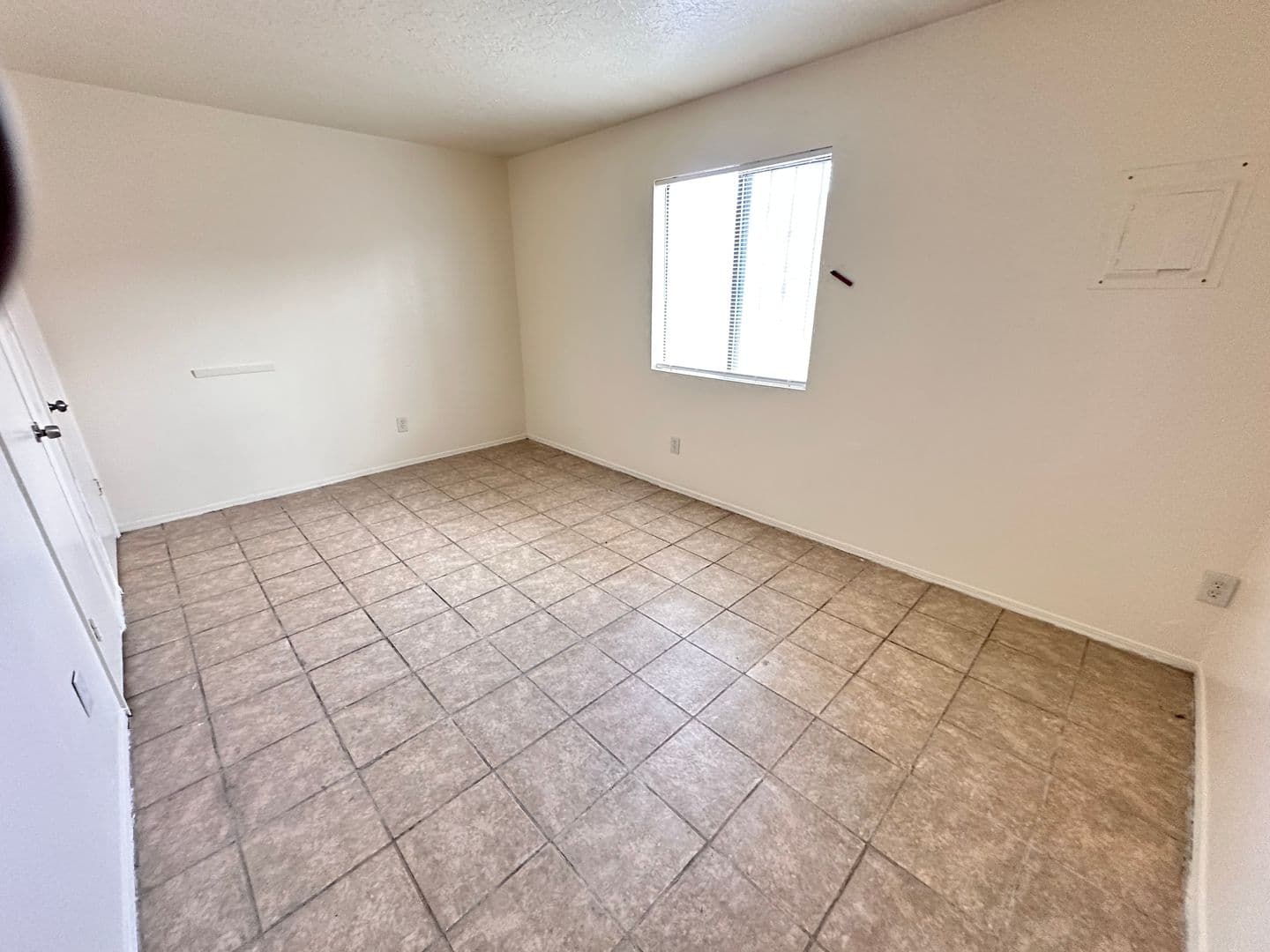 Albuquerque Apartment: 3800 Flora Vista Ave SW