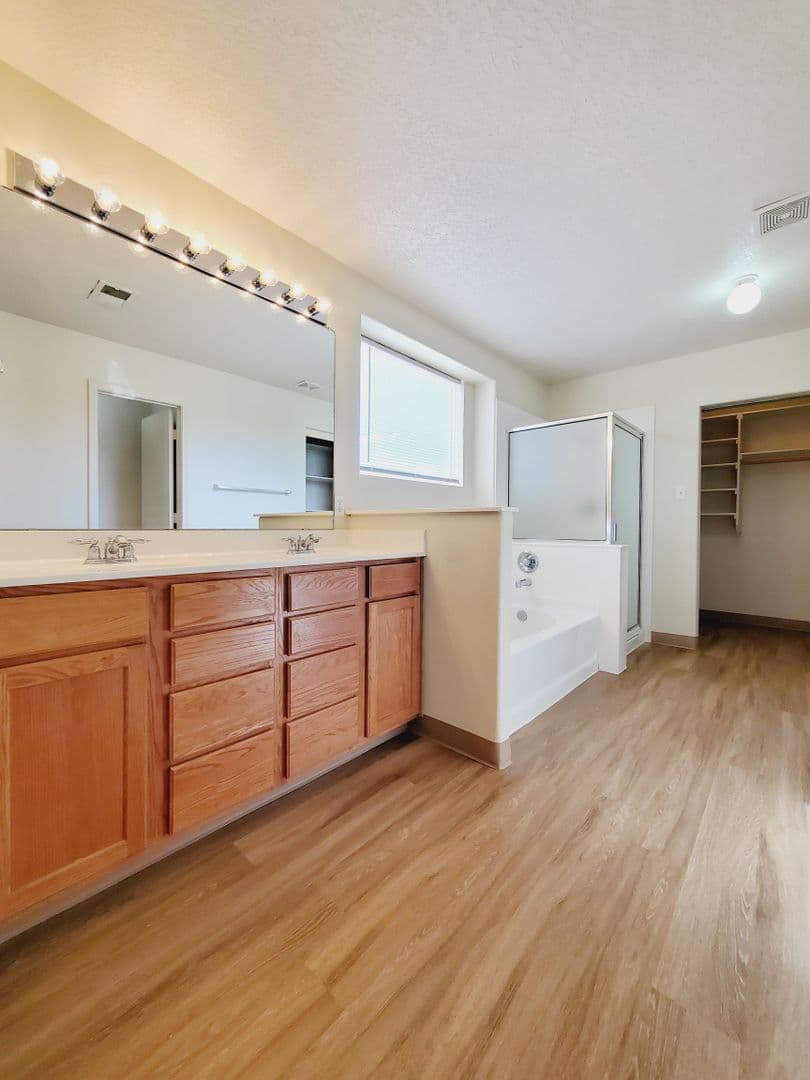 Los Lunas House: 631 Rain Lily
