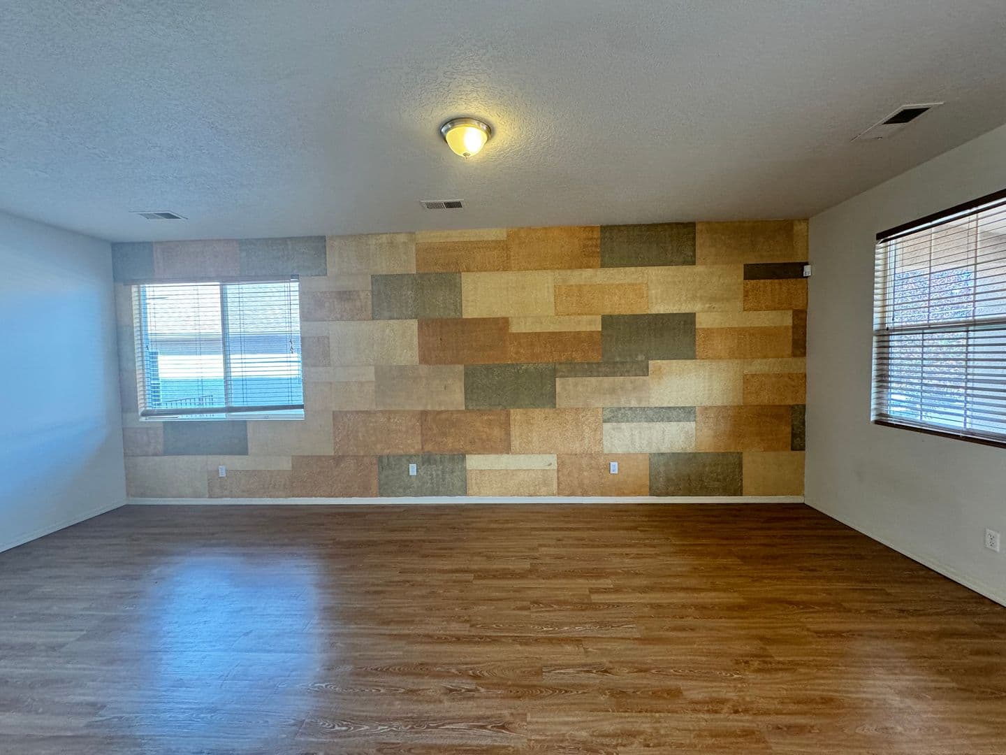 Los Lunas House: 520 Rain Lily Road SW