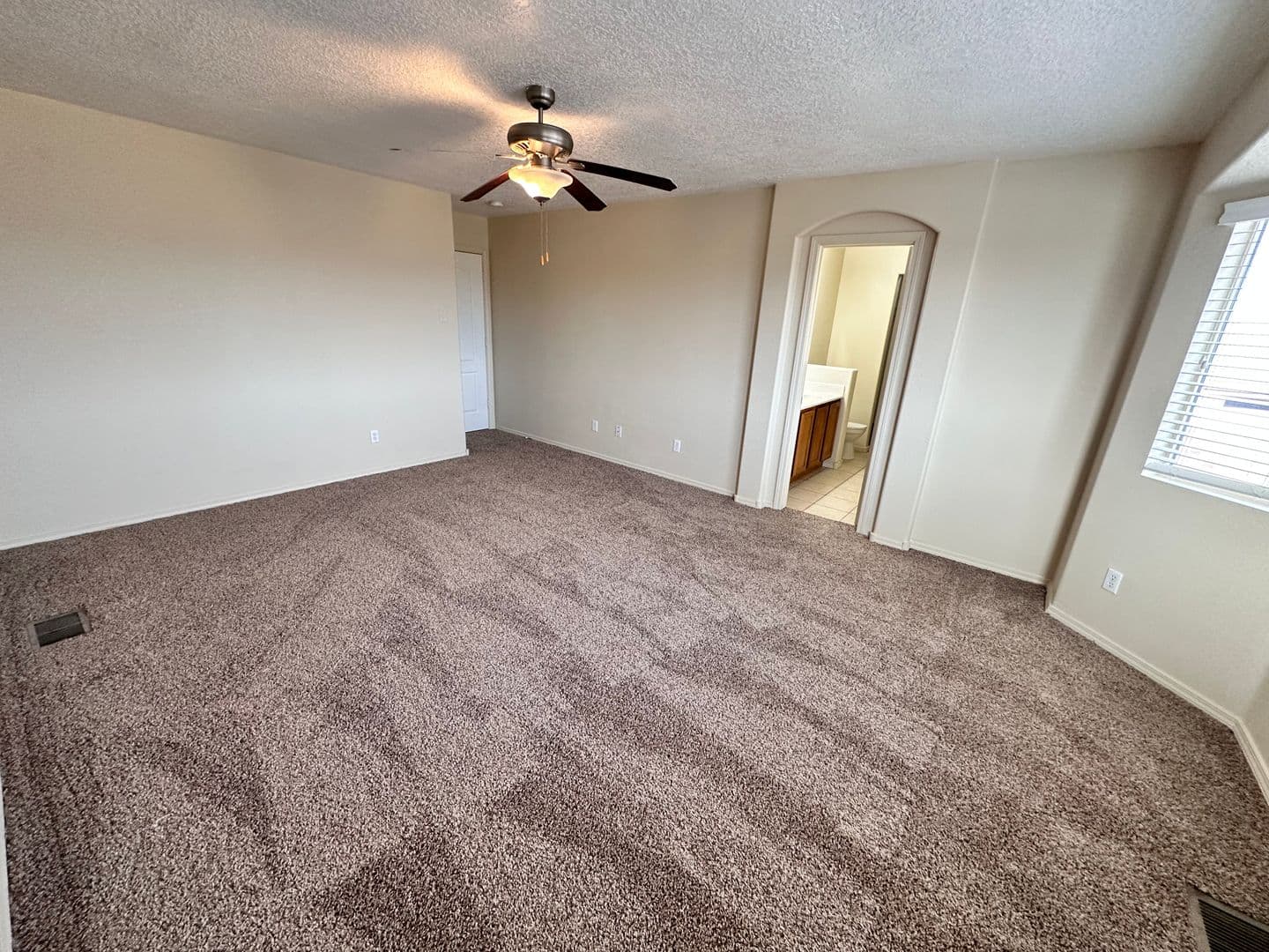 Los Lunas House: 790 Purple Aster Avenue SW