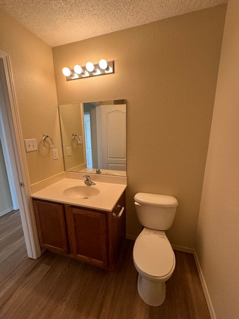 Los Lunas House: 750 Purple Aster Ave SW