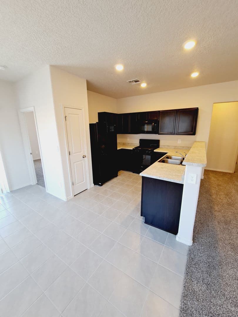 Los Lunas House: 761 Desert Senna