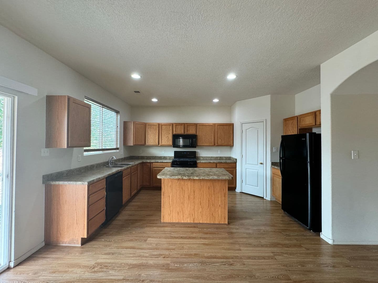 Los Lunas House: 520 Rain Lily Road SW