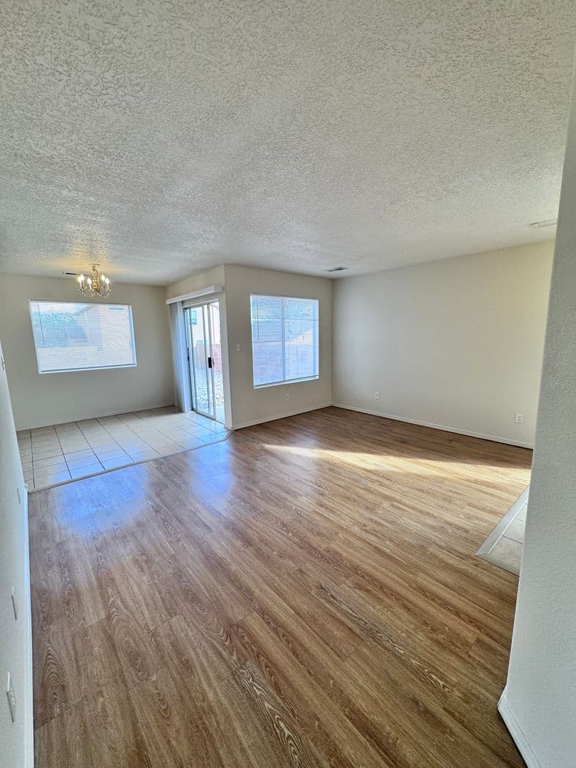 Los Lunas House: 720 Bear Grass Ave SW