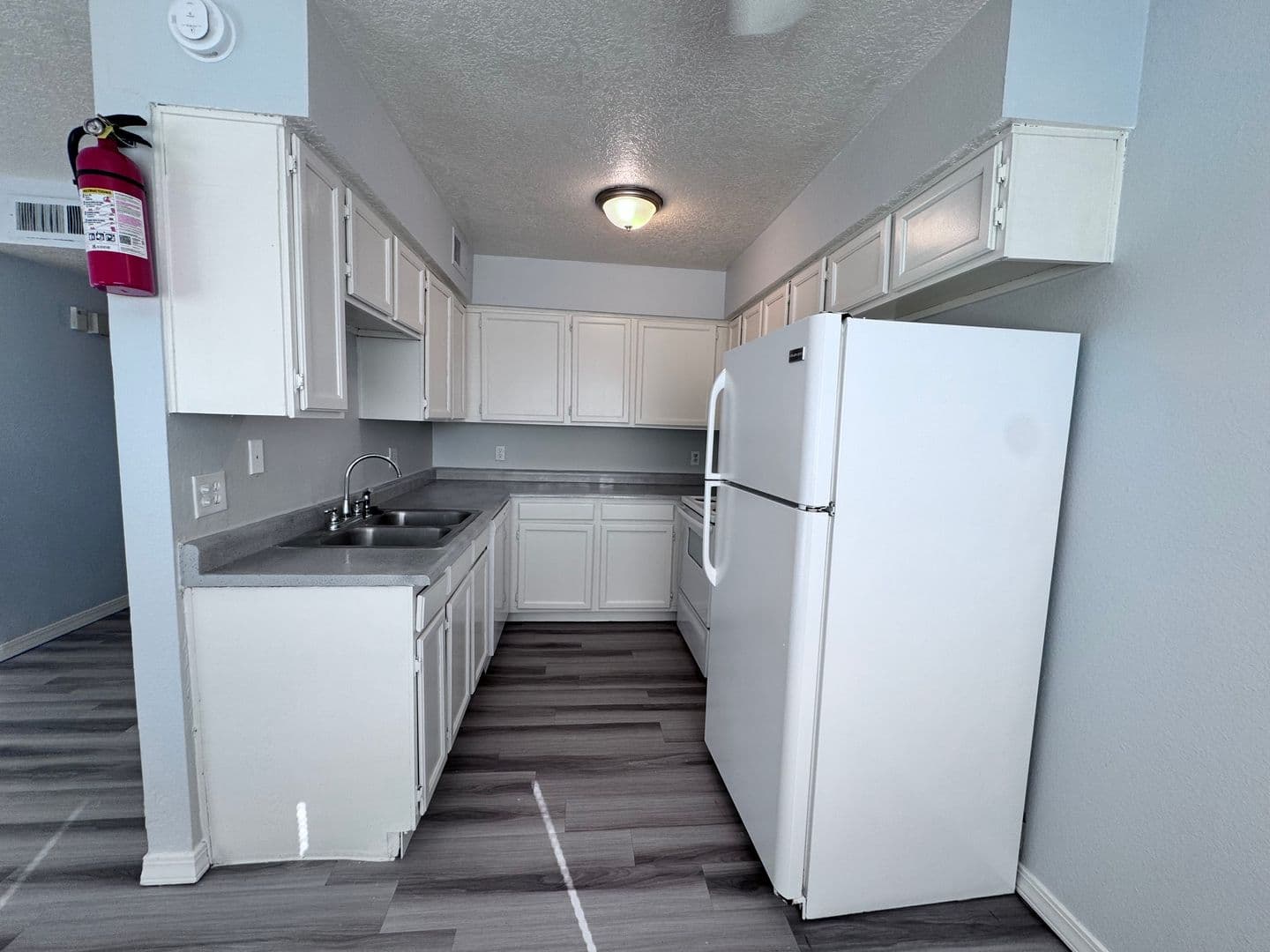Los Lunas Apartment: 250 Village Dr