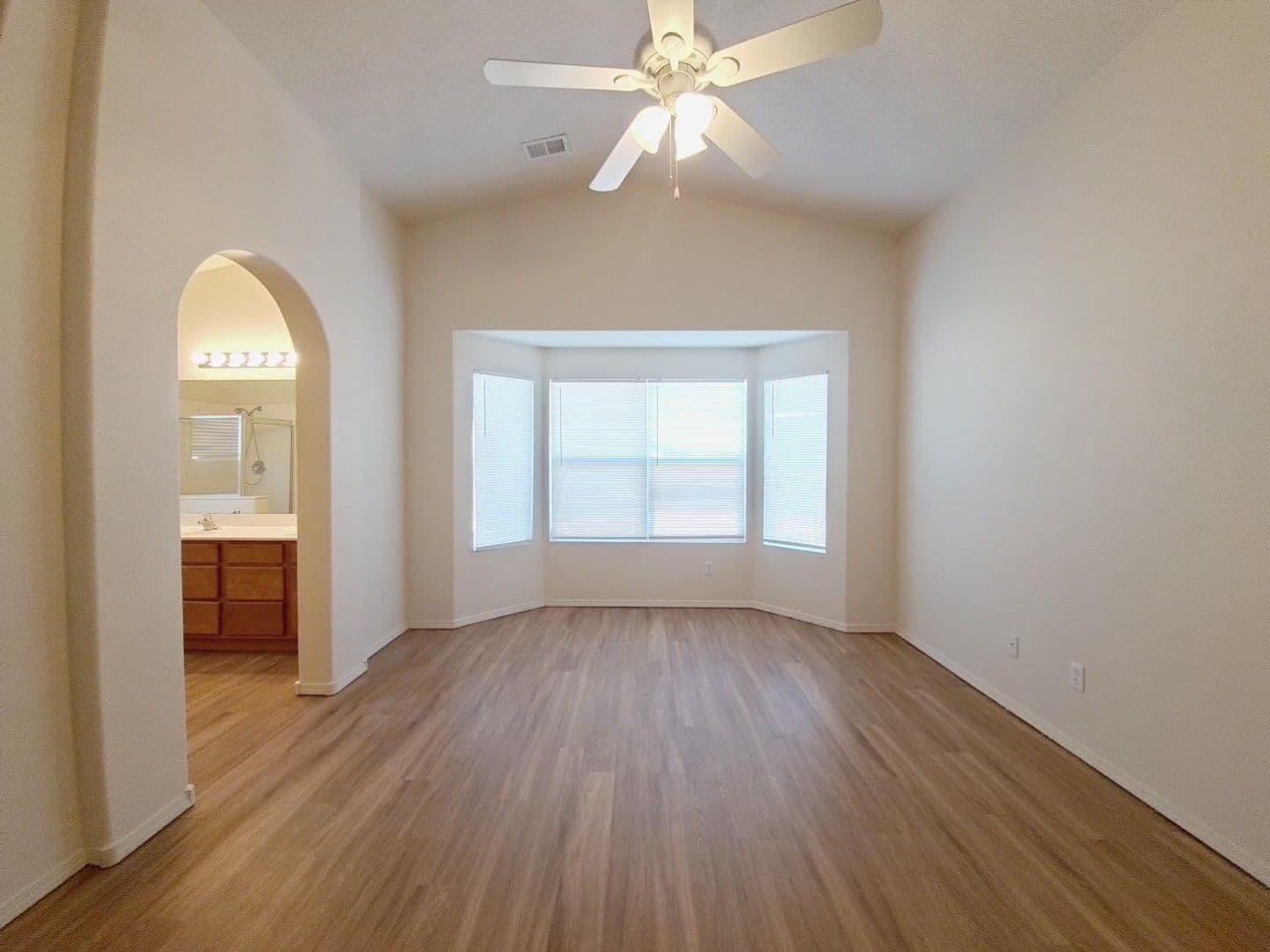 Los Lunas House: 750 Blue Sage Ave SW