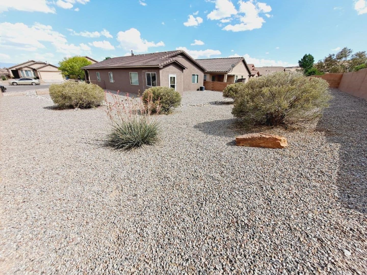 Los Lunas House: 671 Purple Aster Ave SW