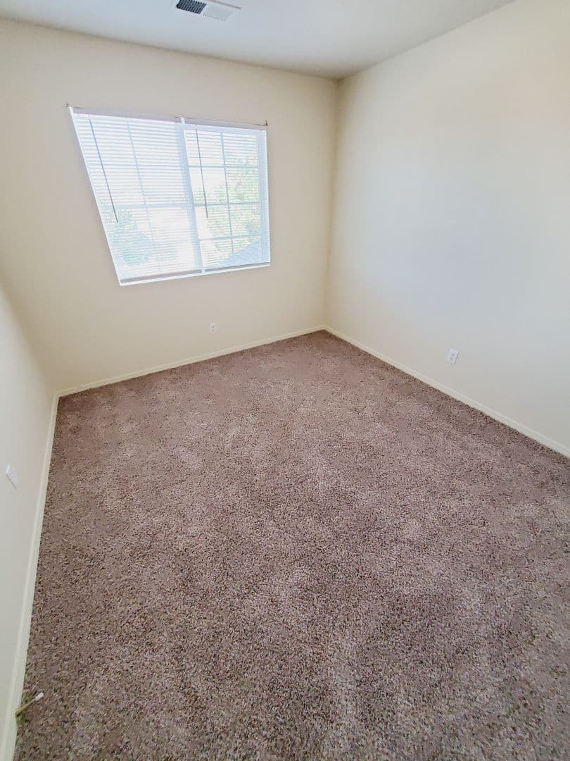 Los Lunas House: 631 Rain Lily