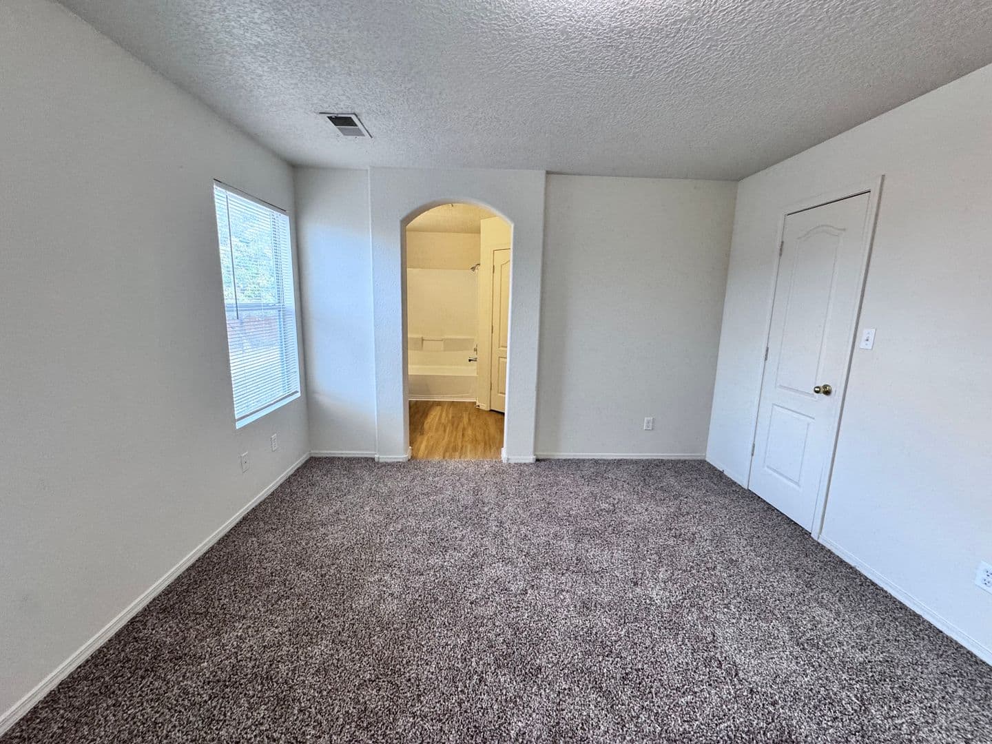 Los Lunas House: 720 Bear Grass Ave SW