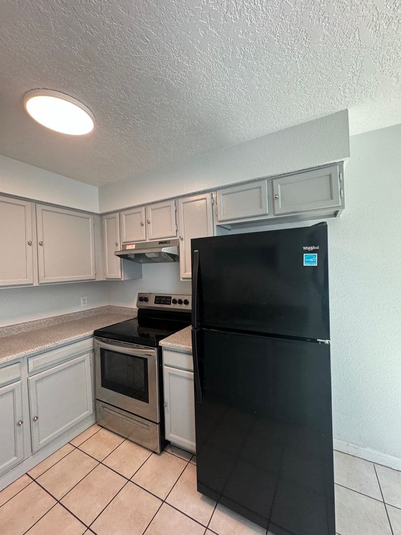 Los Lunas Apartment: 250 Village Dr