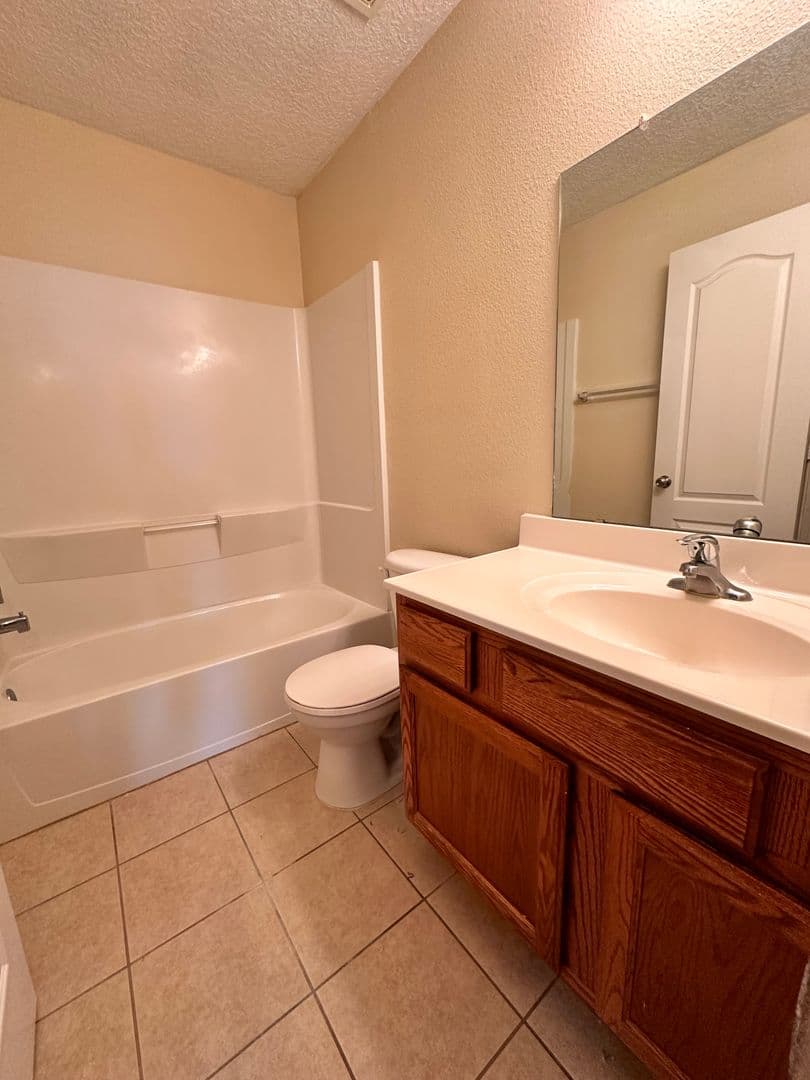 Los Lunas House: 790 Purple Aster Avenue SW