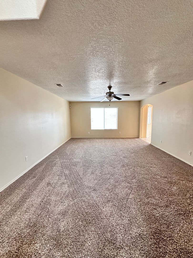 Los Lunas House: 790 Purple Aster Avenue SW