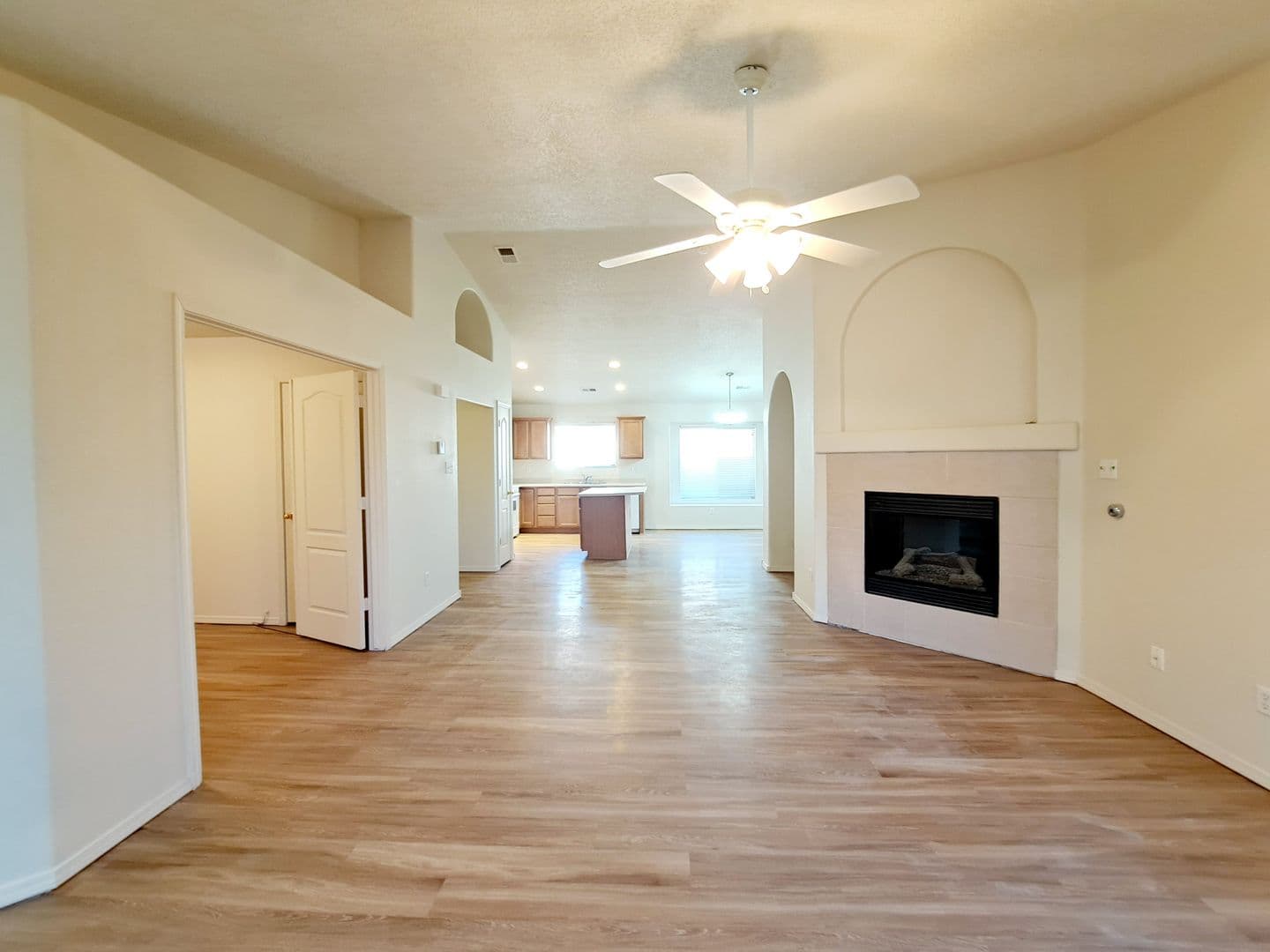 Los Lunas House: 750 Blue Sage Ave SW