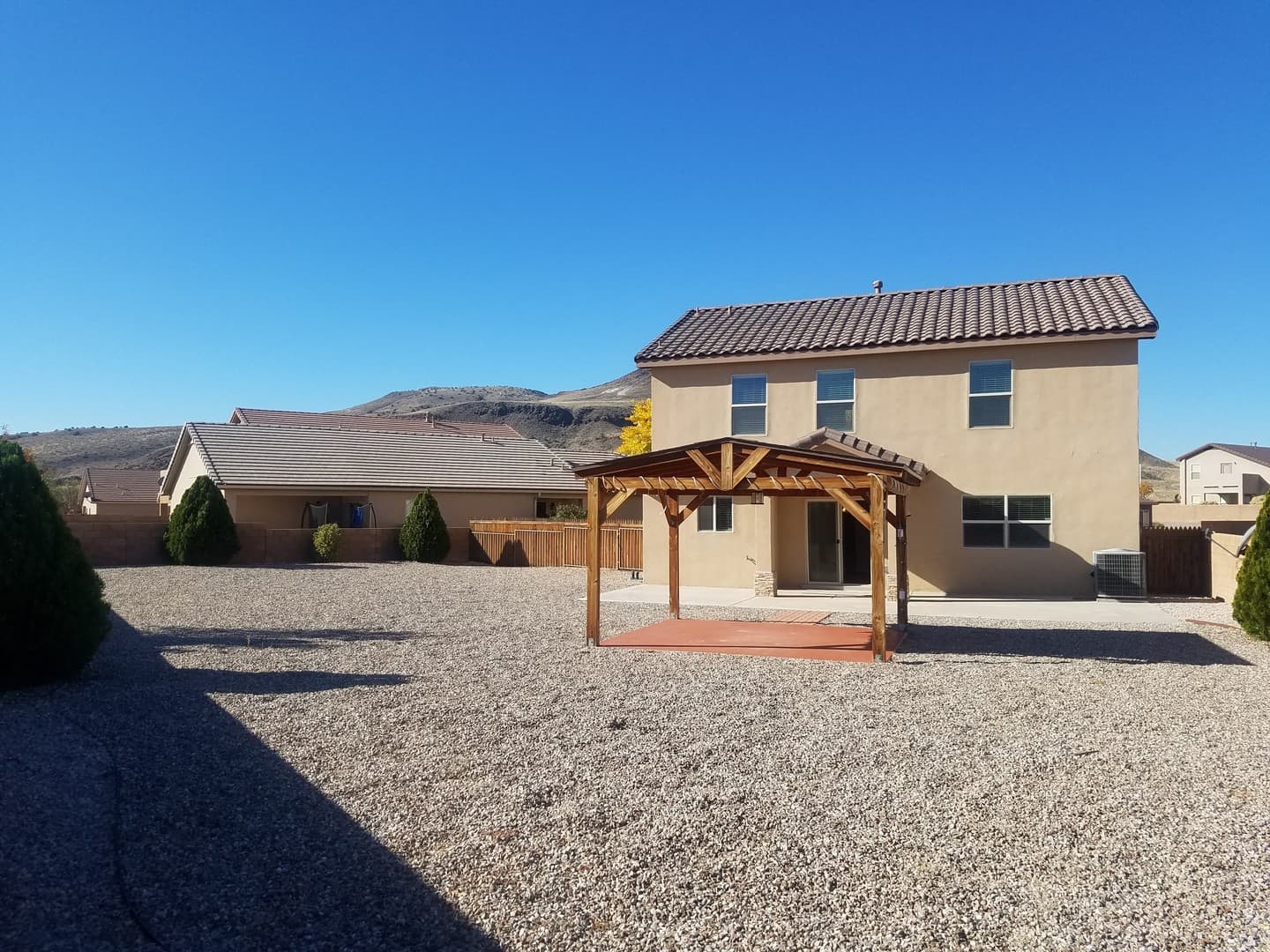 Los Lunas House: 670 Purple Aster Ave SW