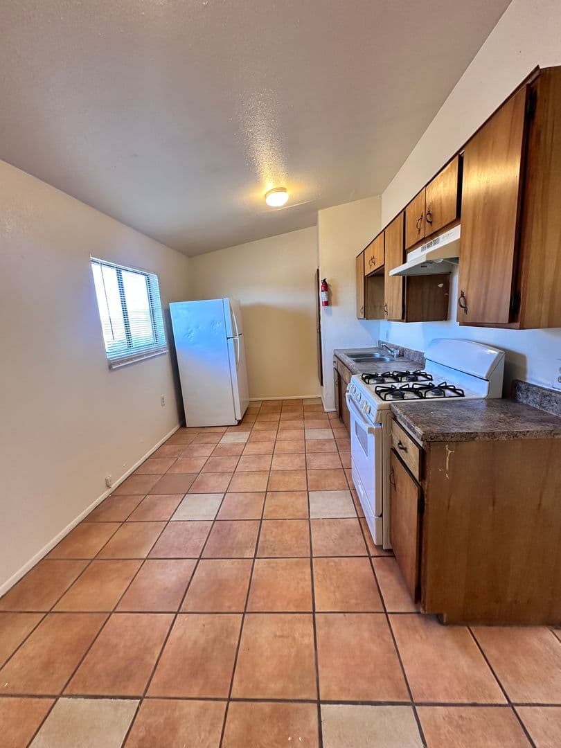 Albuquerque Apartment: 3800 Flora Vista Ave SW