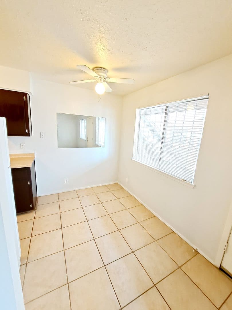 Albuquerque Apartment: 131 Tennessee St Se