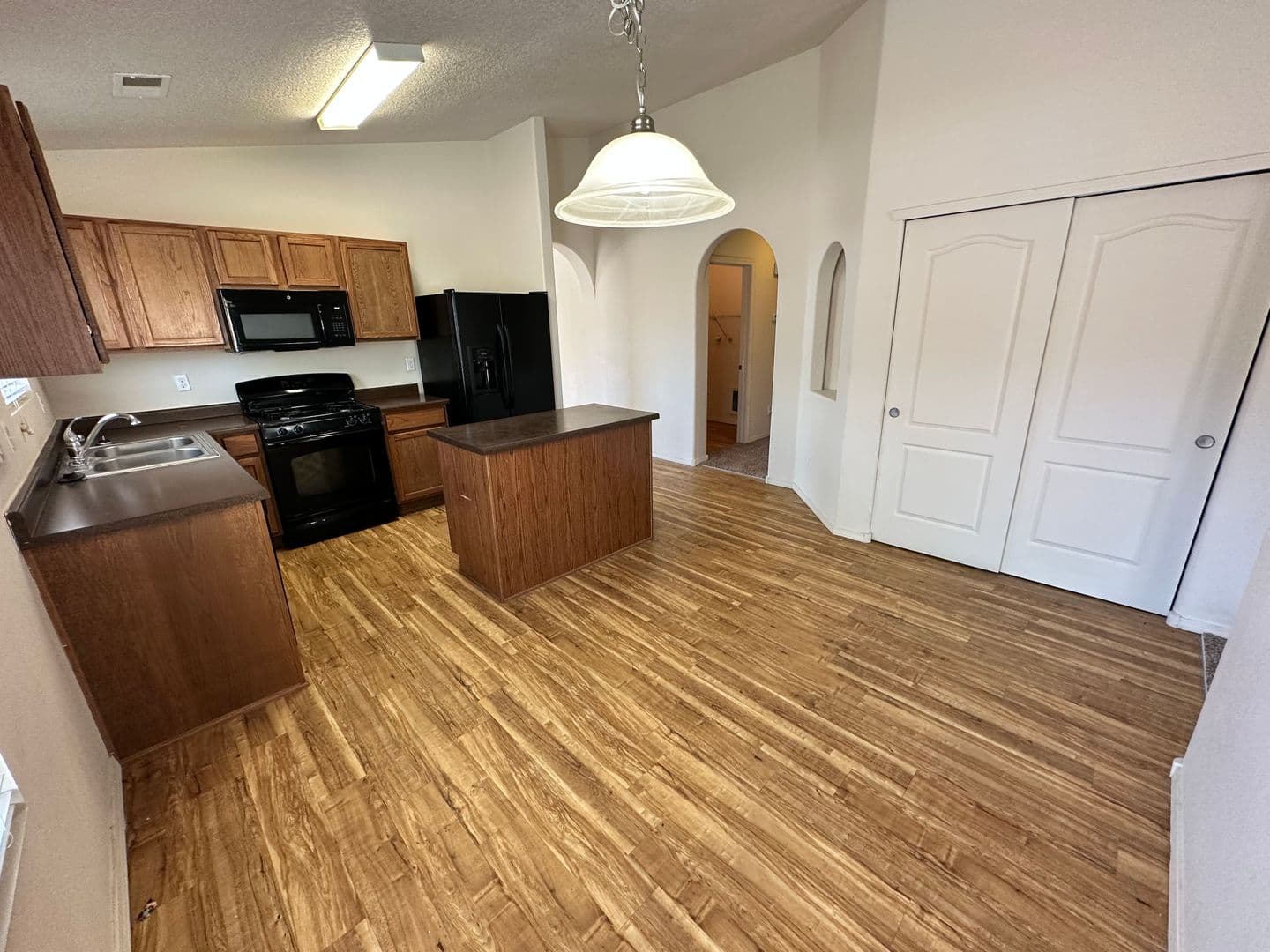 Los Lunas House: 841 Purple Aster SW